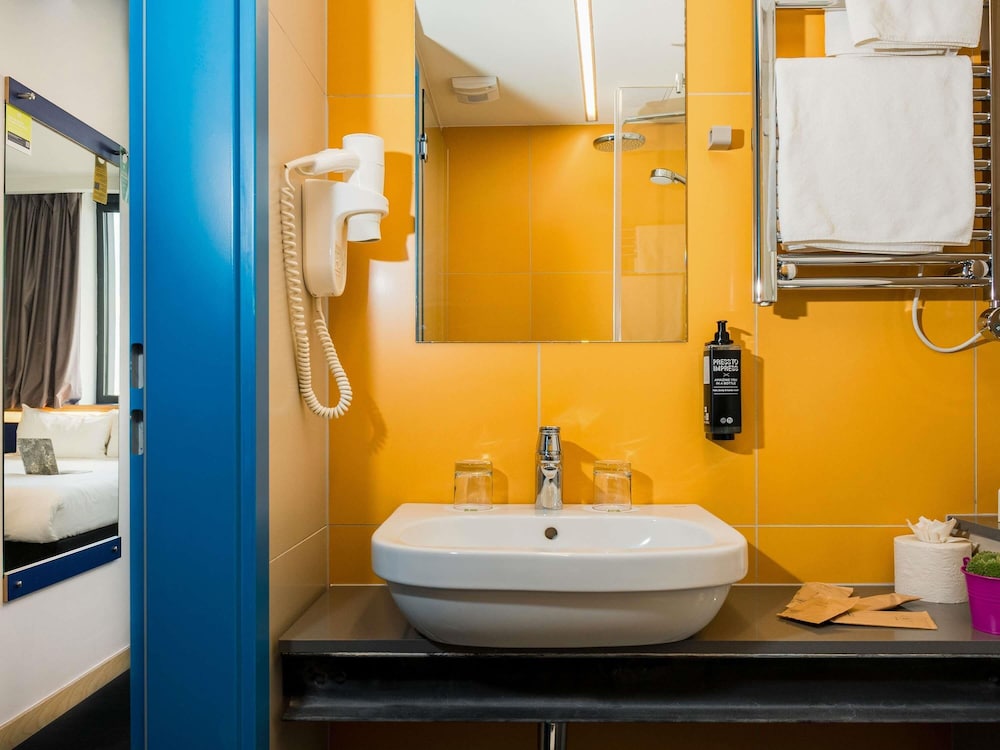 Habitación Estándar con 1 cama doble del hotel Ibis Styles Budapest Citywest. Foto 7