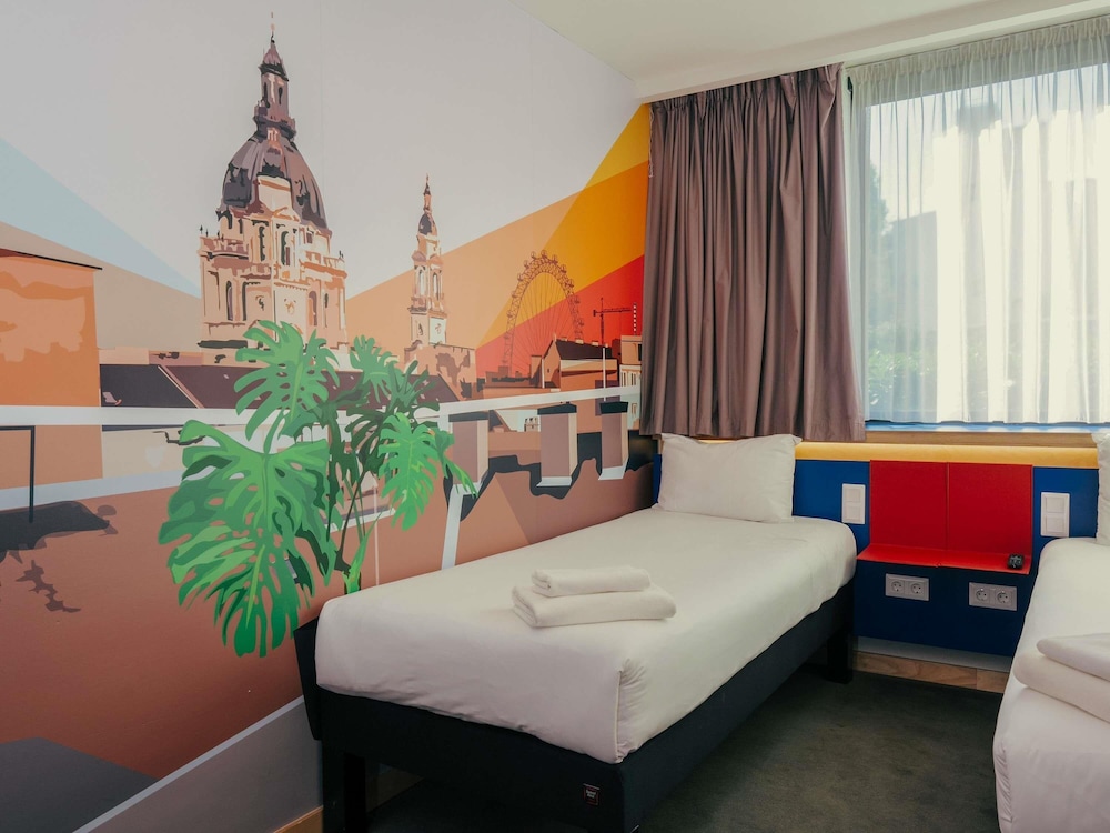 Habitación estándar con 2 camas individuales del hotel Ibis Styles Budapest Citywest. Foto 4