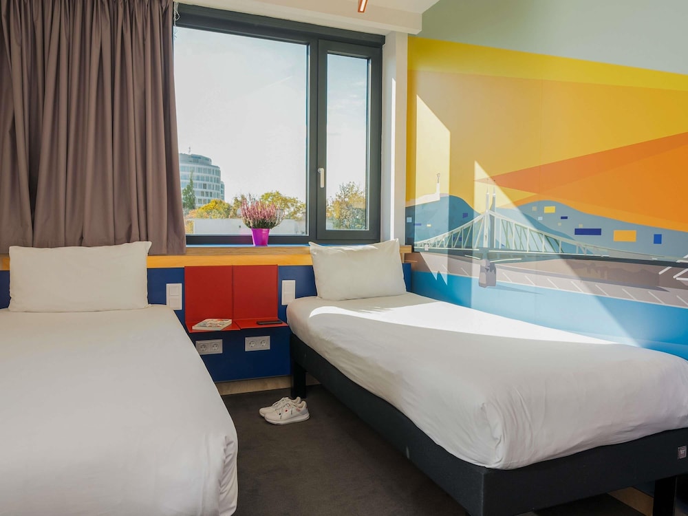 Habitación estándar con 2 camas individuales del hotel Ibis Styles Budapest Citywest. Foto 5