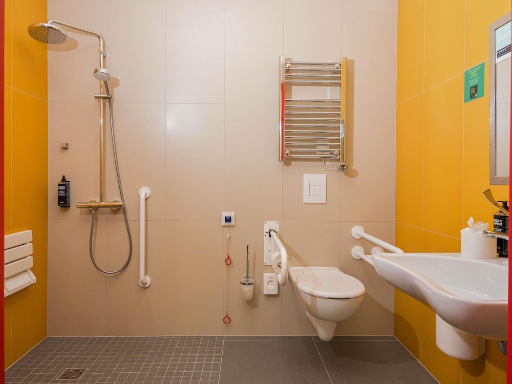 Habitación estándar con 2 camas individuales del hotel Ibis Styles Budapest Citywest. Foto 6