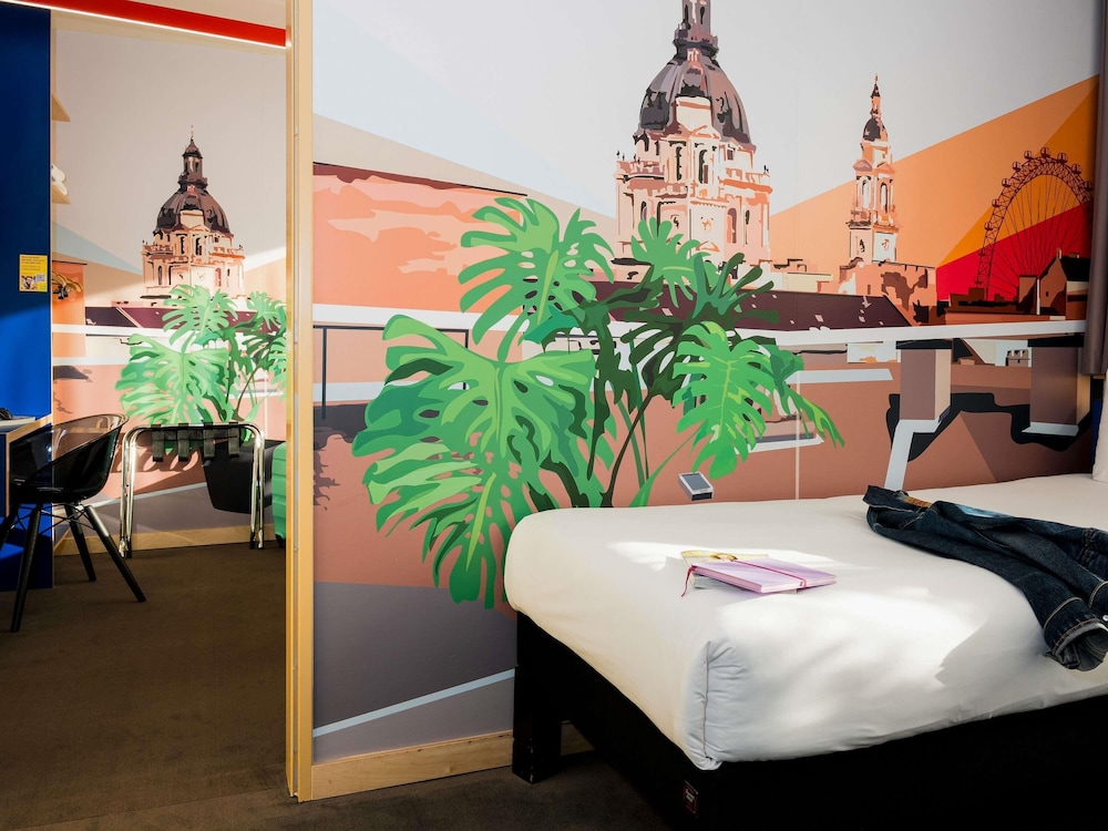Habitación estándar con 2 camas individuales del hotel Ibis Styles Budapest Citywest. Foto 8
