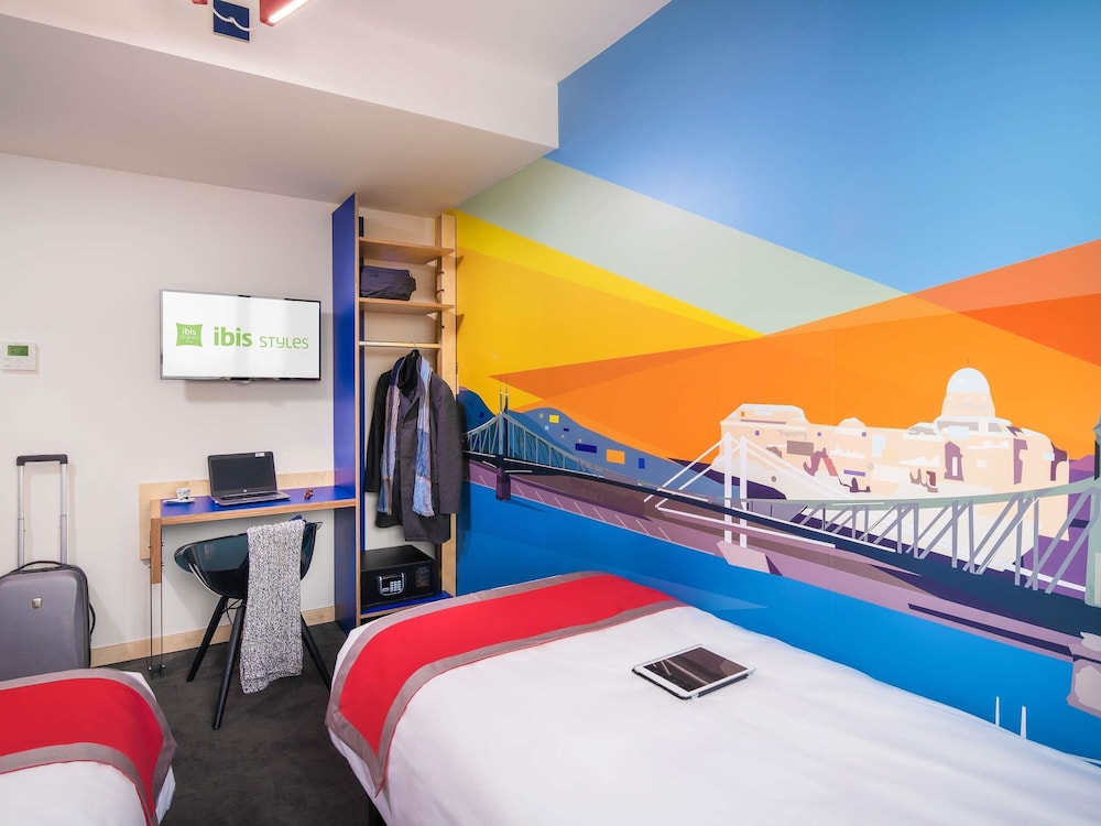 Habitación estándar con 2 camas individuales del hotel Ibis Styles Budapest Citywest. Foto 9