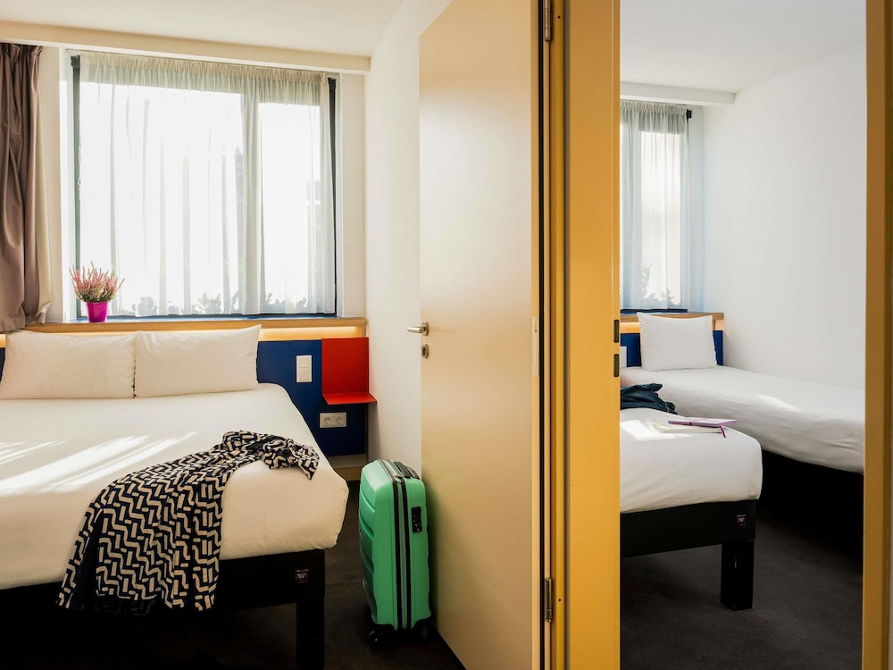 Habitación estándar con 2 camas individuales del hotel Ibis Styles Budapest Citywest. Foto 10