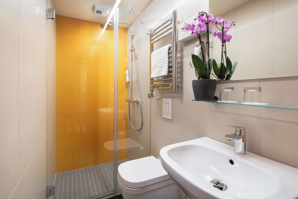 Habitación estándar con 2 camas individuales del hotel Ibis Styles Budapest Citywest. Foto 11