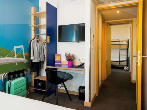 Habitación Familiar con 1 cama doble y litera del hotel Ibis Styles Budapest Citywest. Foto 6