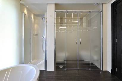 Habitación doble con salón del hotel Vincci Selección Aleysa. Foto 3