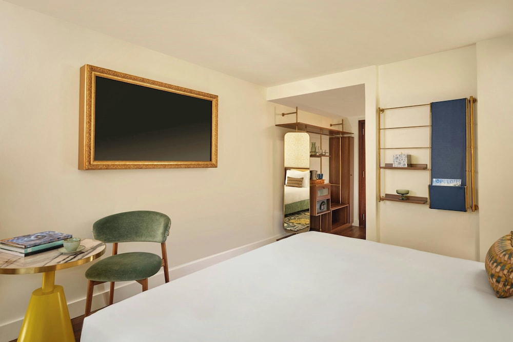 Habitación, 1 cama de matrimonio grande, no fumadores del hotel Park Grand London Kensington. Foto 1
