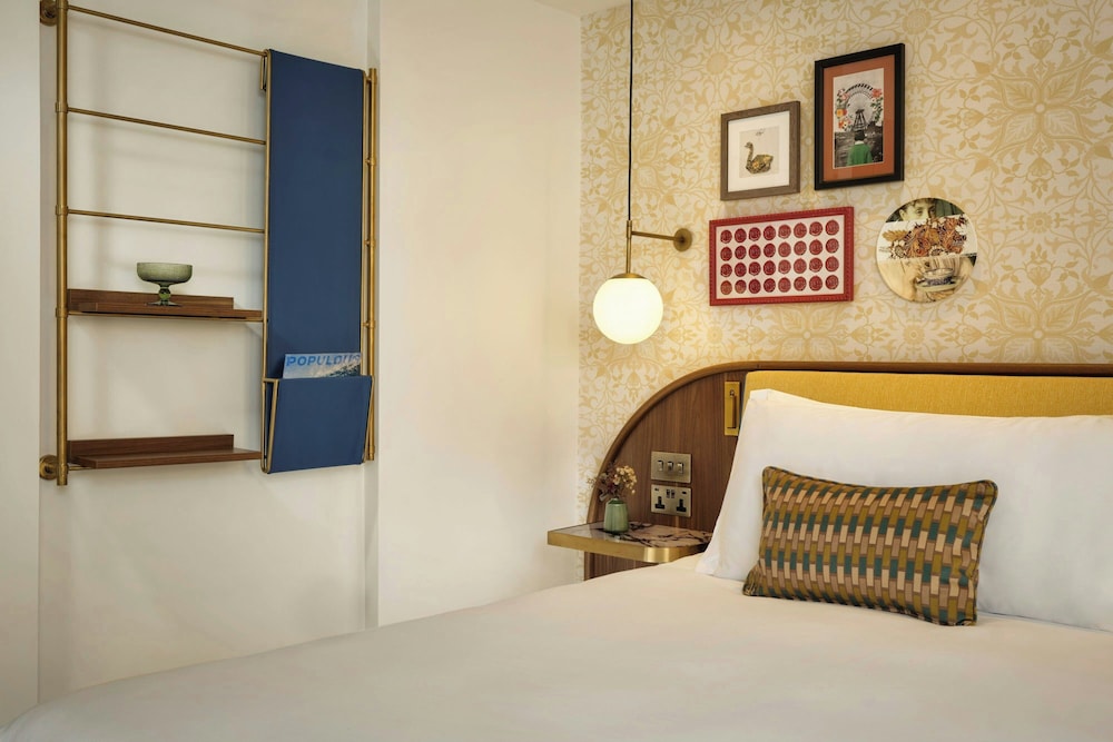 Habitación doble Lujo 1 Cama queen del hotel Park Grand London Kensington. Foto 6