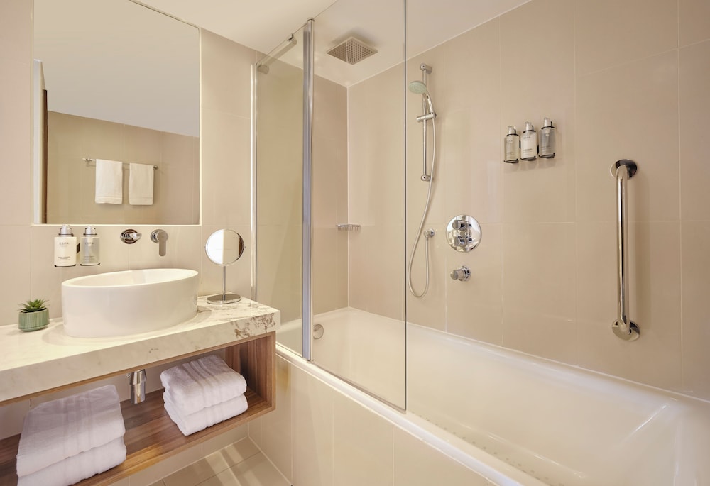 Habitación doble Lujo 1 Cama queen del hotel Park Grand London Kensington. Foto 8