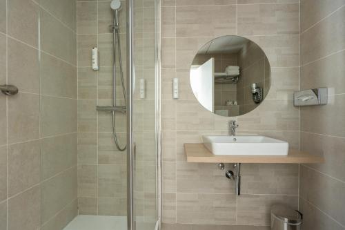 Habitación Triple Confort del hotel Opera Lafayette. Foto 4