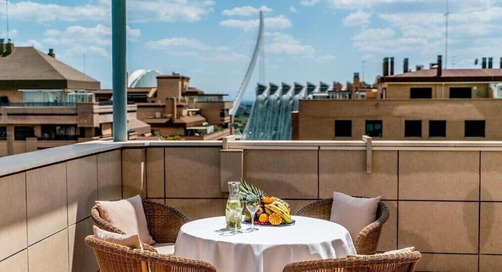 Habitación Deluxe, terraza del hotel Valencia Center. Foto 1