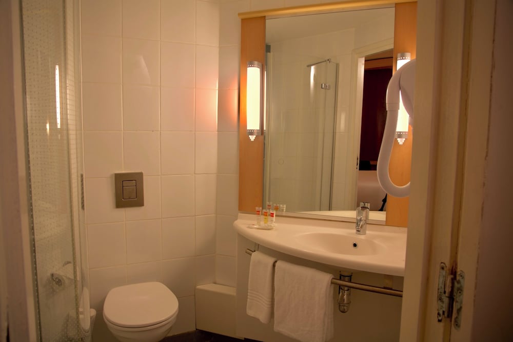 Habitación doble, 1 cama doble del hotel Ibis Lagos Ikeja. Foto 4