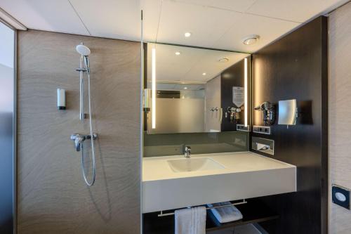 Habitación Doble con vistas a la ciudad del hotel Park Inn By Radisson Berlin Alexanderplatz. Foto 4