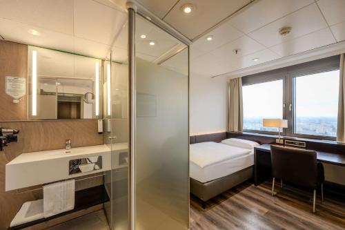 Habitación Individual Pequeña del hotel Park Inn By Radisson Berlin Alexanderplatz. Foto 3