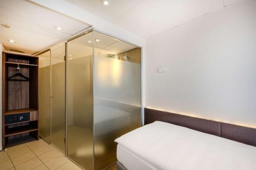 Habitación Individual Pequeña del hotel Park Inn By Radisson Berlin Alexanderplatz. Foto 4