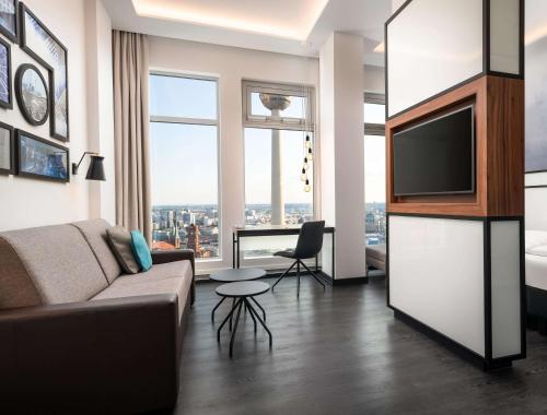 Suite Sky del hotel Park Inn By Radisson Berlin Alexanderplatz. Foto 2