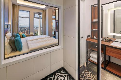 Suite Sky del hotel Park Inn By Radisson Berlin Alexanderplatz. Foto 4