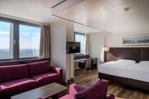 Suite Junior del hotel Park Inn By Radisson Berlin Alexanderplatz. Foto 2