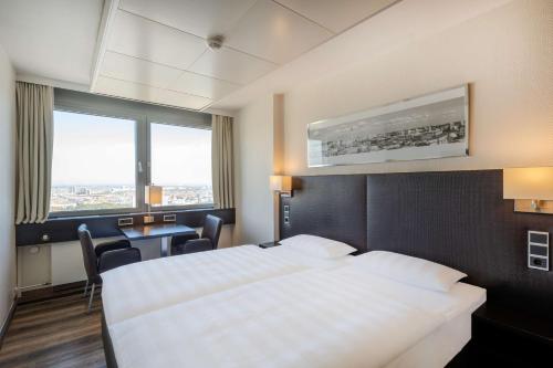 Habitación Business Class del hotel Park Inn By Radisson Berlin Alexanderplatz. Foto 1