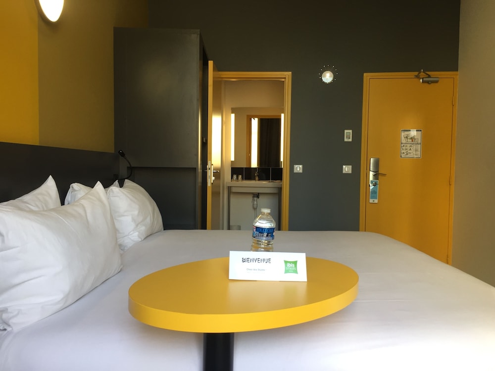 Habitación Estándar con cama doble del hotel Ibis Styles Marseille Vieux Port. Foto 1