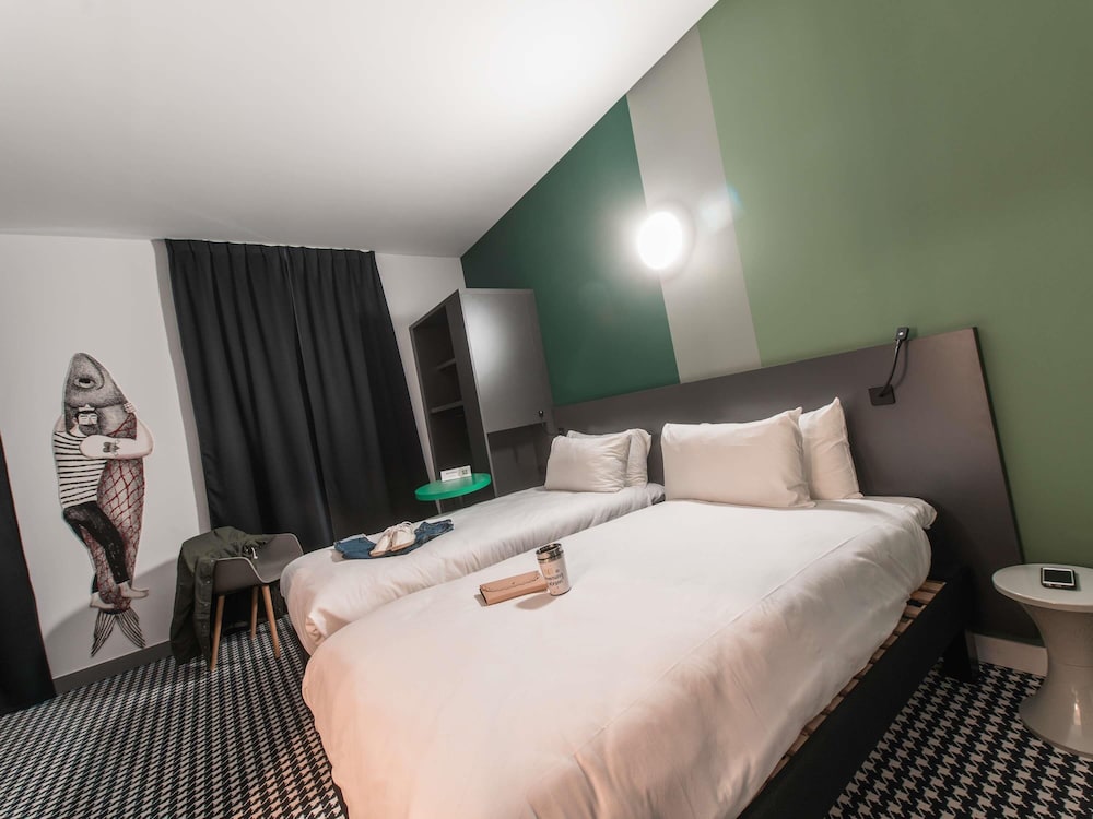 Habitación estándar con dos camas individuales del hotel Ibis Styles Marseille Vieux Port. Foto 1
