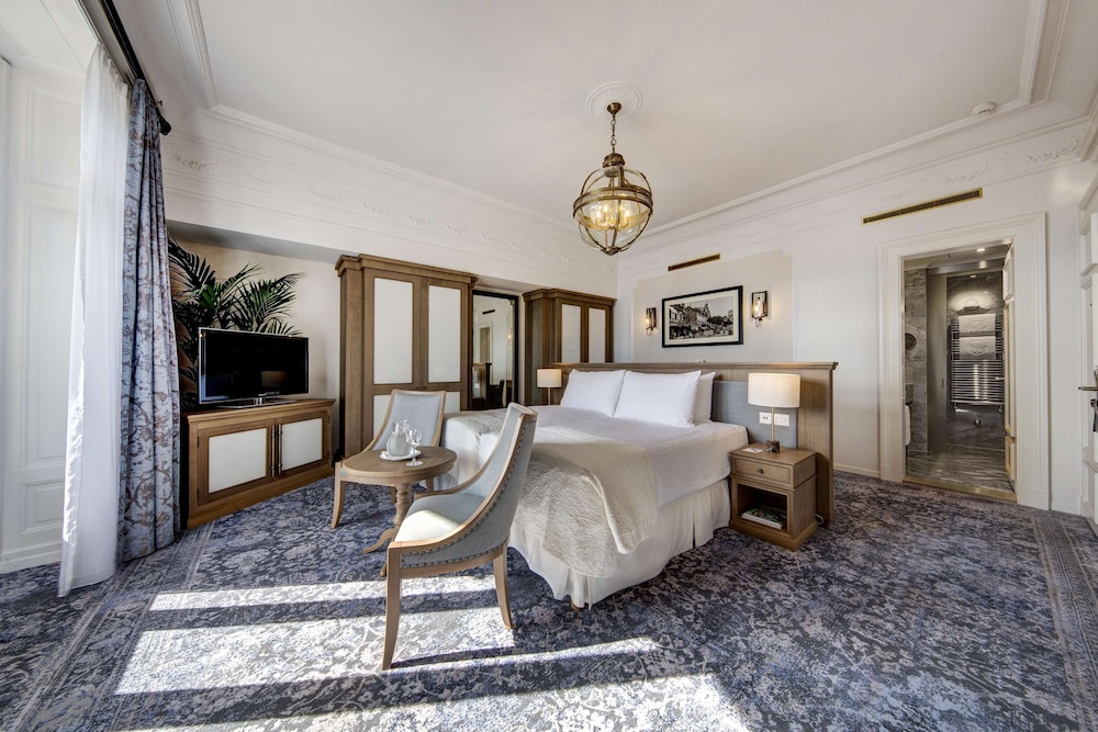 BELLEVUE 1 DORMITORIO SUITE VISTA LAGO King - 76m², 818ft². Toques de estilo Belle Époque del hotel Fairmont Le Montreux Palace. Foto 3