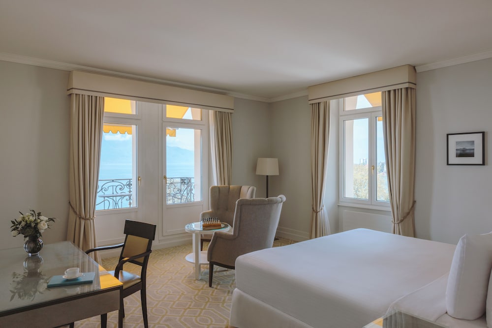 SUPERIOR VISTA LAGO King - 30m², 322ft² del hotel Fairmont Le Montreux Palace. Foto 1