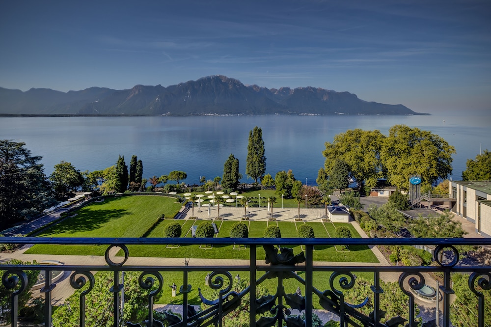 SUPERIOR VISTA LAGO King - 30m², 322ft² del hotel Fairmont Le Montreux Palace. Foto 2