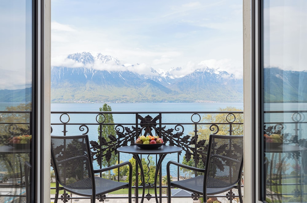 DELUXE VISTA LAGO King - 30m², 322ft² del hotel Fairmont Le Montreux Palace. Foto 2