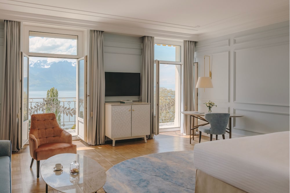 SIGNATURE VISTA LAGO King - 35m², 377ft² del hotel Fairmont Le Montreux Palace. Foto 1
