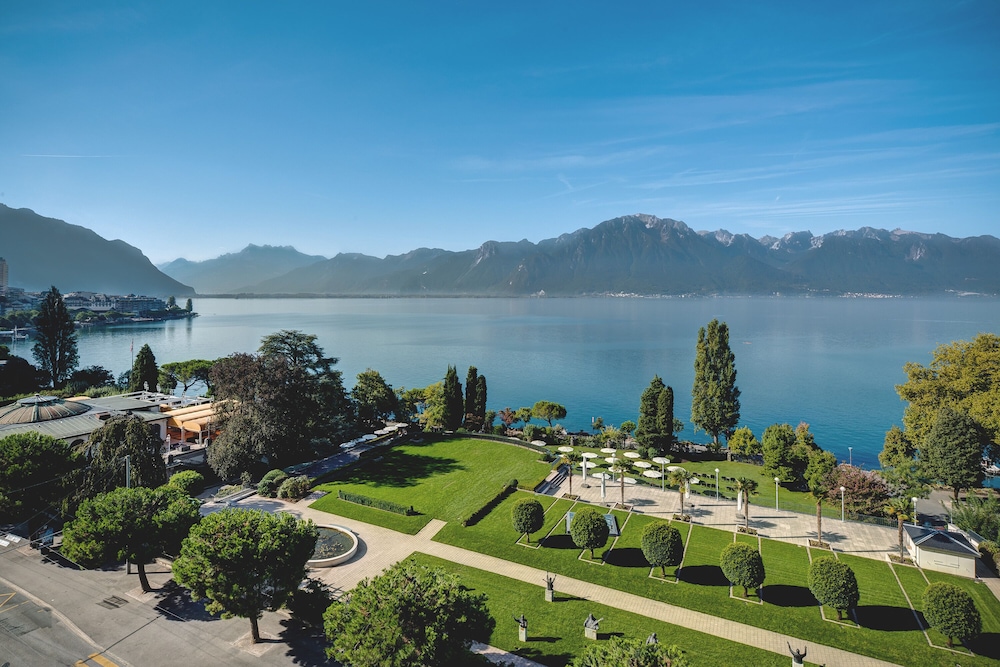 SIGNATURE VISTA LAGO King - 35m², 377ft² del hotel Fairmont Le Montreux Palace. Foto 3