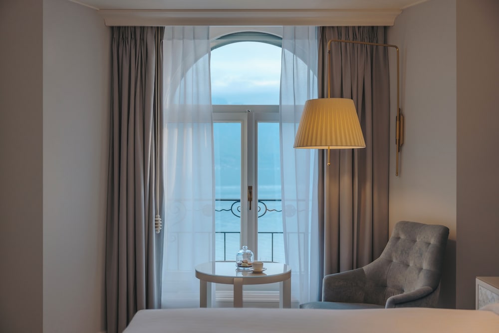 FAIRMONT VISTA LAGO Queen - 20m², 215ft² del hotel Fairmont Le Montreux Palace. Foto 1