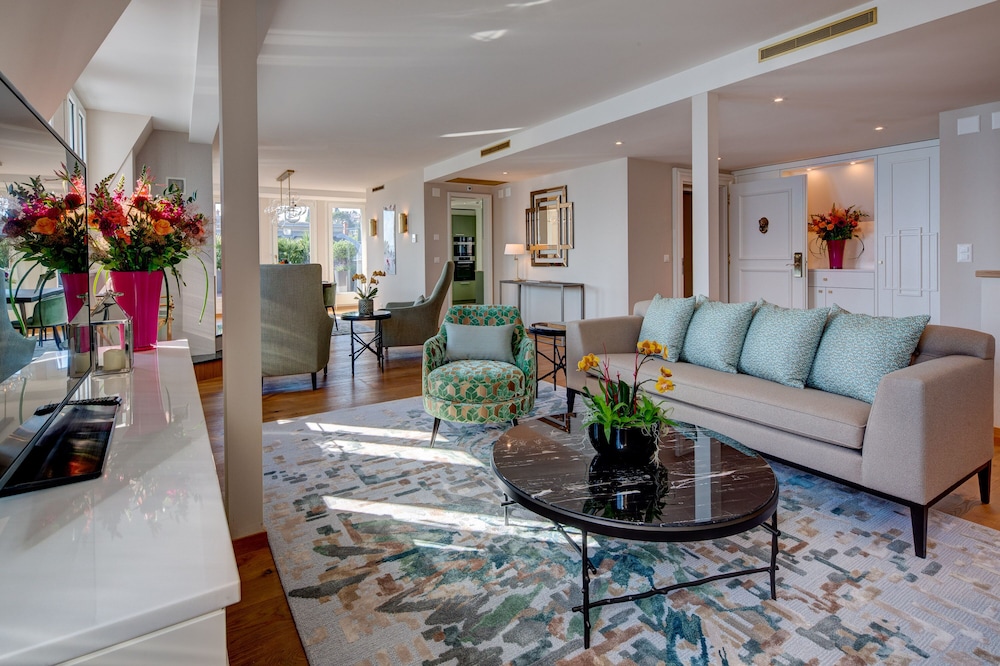 PENTHOUSE SUITE King - 160m², 1722ft². Vista al lago, terraza en la azotea con vistas de 360°, cocina del hotel Fairmont Le Montreux Palace