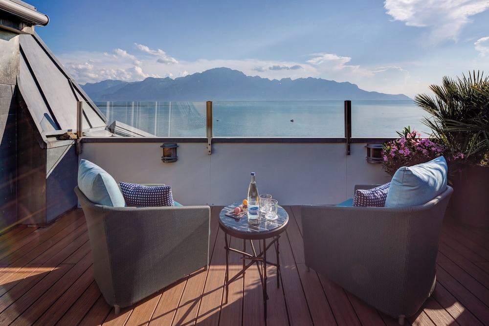 PENTHOUSE SUITE King - 160m², 1722ft². Vista al lago, terraza en la azotea con vistas de 360°, cocina del hotel Fairmont Le Montreux Palace. Foto 4