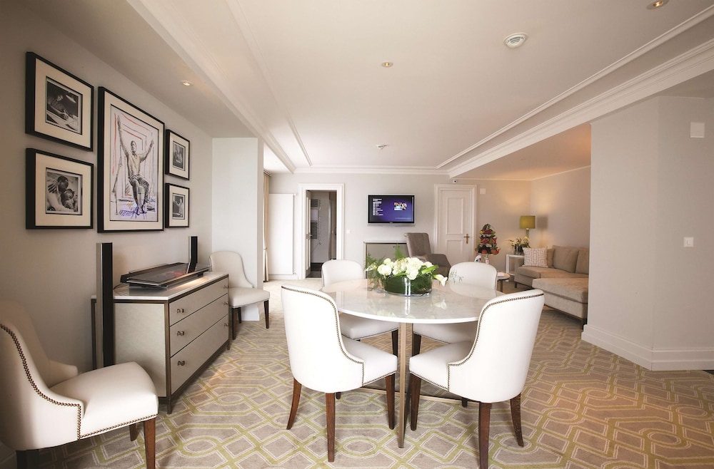QUINCY JONES 1 DORMITORIO SUITE VISTA LAGO King - 110m², 1185ft². Dos terrazas en la azotea del hotel Fairmont Le Montreux Palace. Foto 3