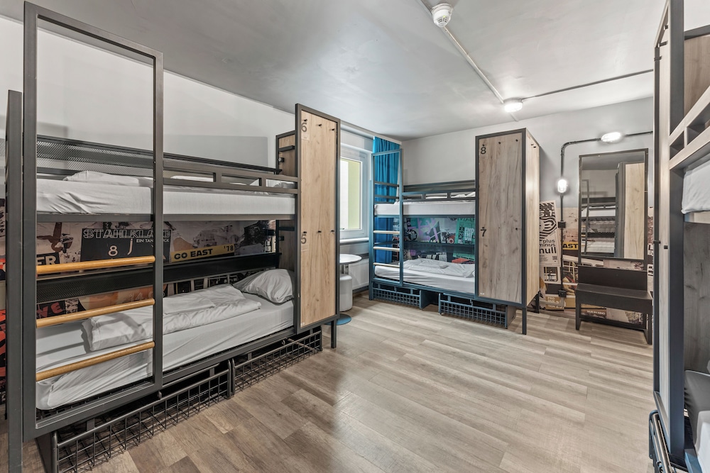 Habitación de 8 camas (solo literas) del hotel A&O Berlin Mitte