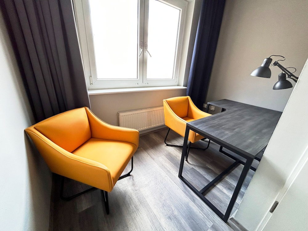 Habitación con 2 camas individuales del hotel A&O Berlin Mitte. Foto 1