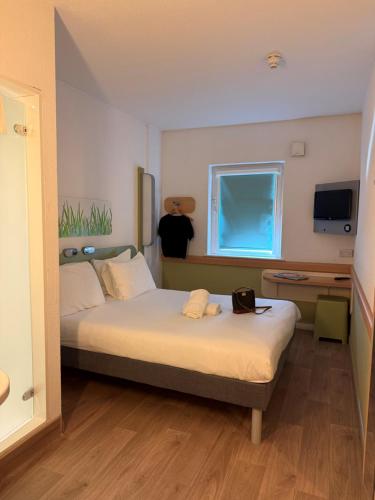 Habitación Doble del hotel ibis budget Leeds Centre Royal Armouries Museum. Foto 7