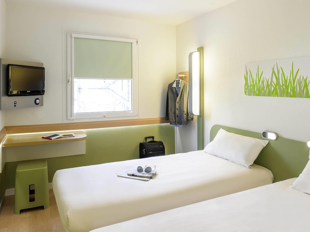 TWIN - Habitación con camas individuales del hotel Ibis Budget Newport. Foto 7