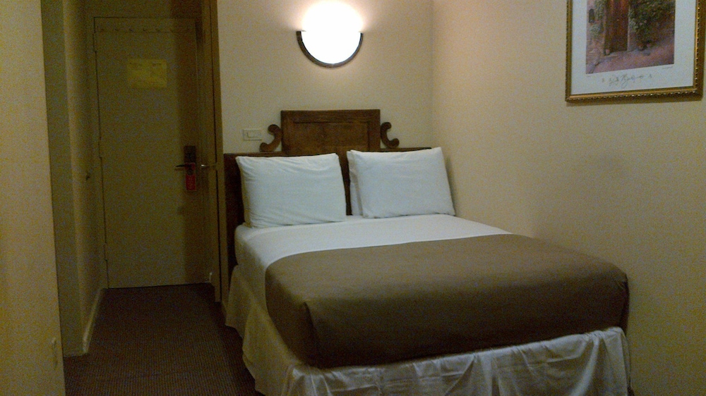 1 Full Size Bed del hotel St Marks