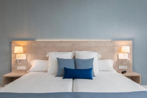 Alojamiento Doble con vistas a la piscina del hotel Alua Tenerife. Foto 2