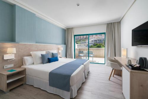 Alojamiento Doble con vistas a la piscina del hotel Alua Tenerife. Foto 1