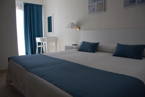 Habitación Doble con vistas al mar - 1 o 2 camas del hotel Sicania. Foto 3