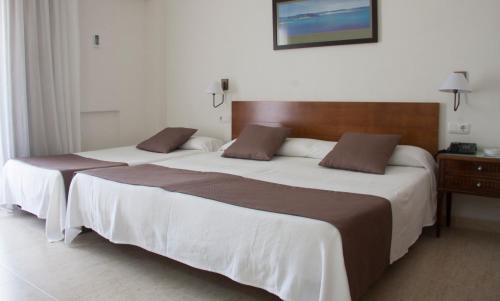 Habitación Doble con Cama supletoria del hotel Sicania. Foto 2
