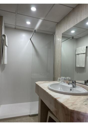 Habitación Triple del hotel Sicania. Foto 4