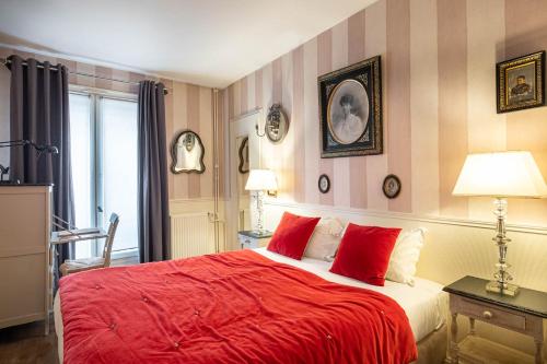 Habitación con cama grande del hotel De L'avre. Foto 1