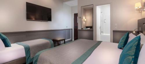 Habitación Triple del hotel Elysées Céramic. Foto 3