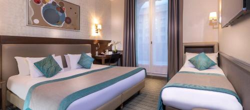 Habitación Triple del hotel Elysées Céramic. Foto 4