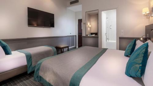 Habitación Triple del hotel Elysées Céramic. Foto 9