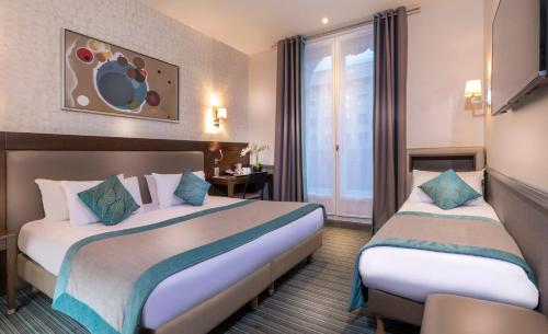 Habitación Triple del hotel Elysées Céramic. Foto 10